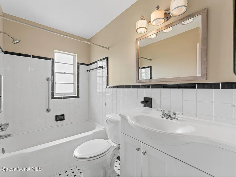1833 Jackson Ave — Photo 15