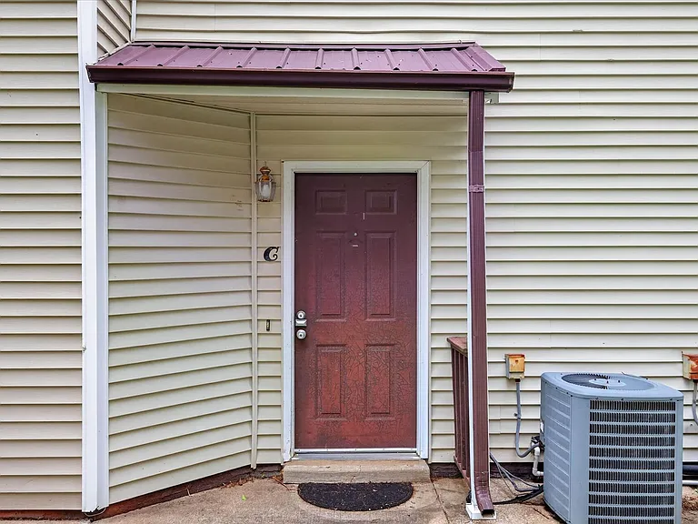 921 Kingsbury Dr #C — Photo 4