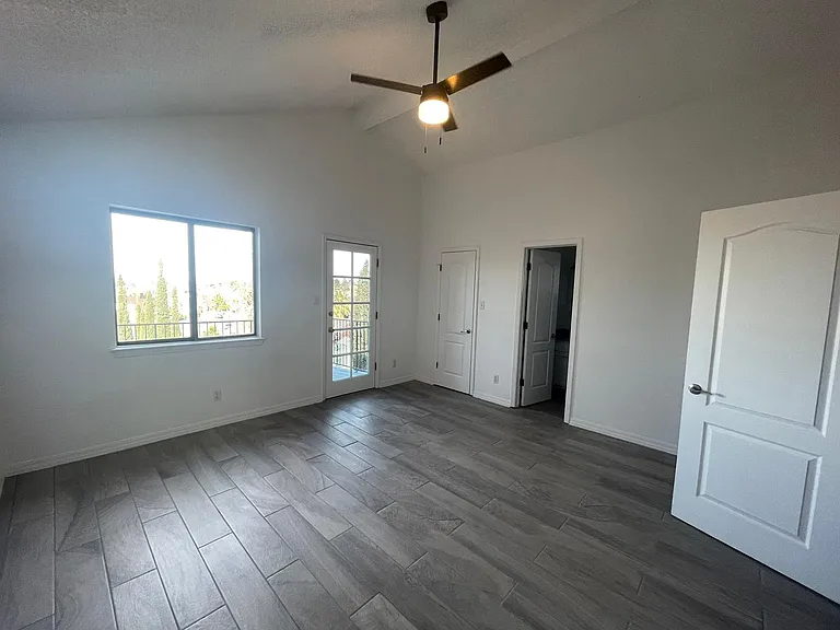 567 Kieffer Ln — Photo 3