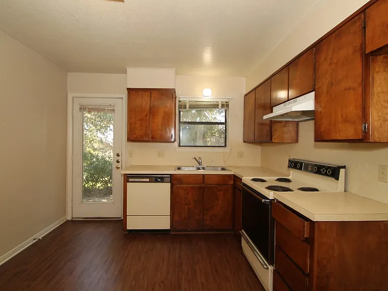 309B Margaret Lee St — Photo 7