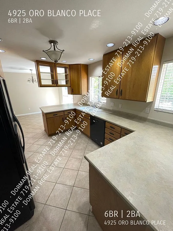 Six Bedroom Home For Lease In Villa Loma — Photo 2