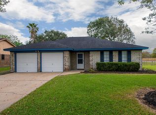 1925 Parkcrest St, Alvin, TX 77511