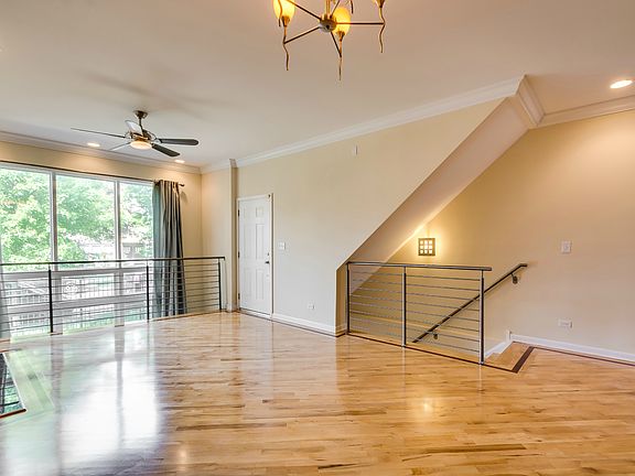 4th image of 1747 N Artesian Ave APT 1