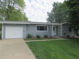1204 University St, Pella, IA 50219