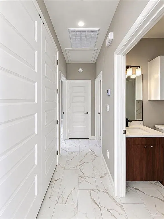 2 bed, 2.0 bath, 958 sqft, $1,300 — Photo 4