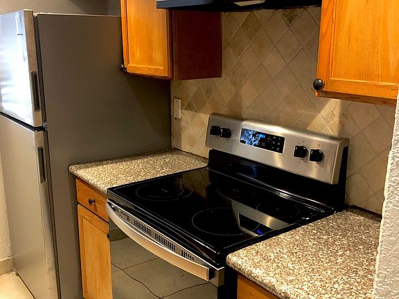 2nd image of 530 NE 20th St #4