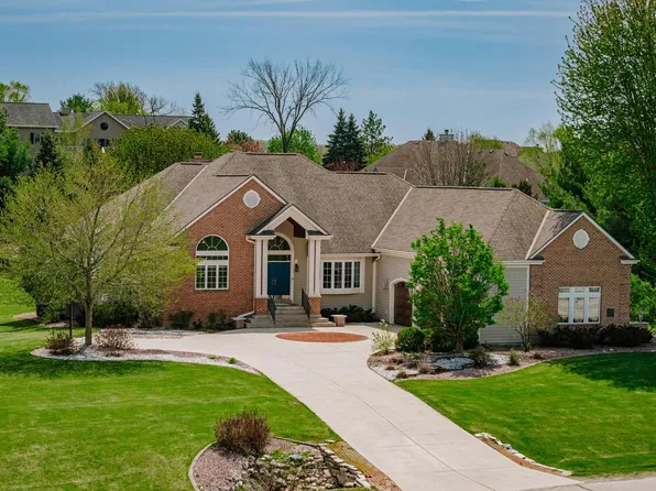 W251S5204 Poppy Fields ROAD, Waukesha, WI 53189