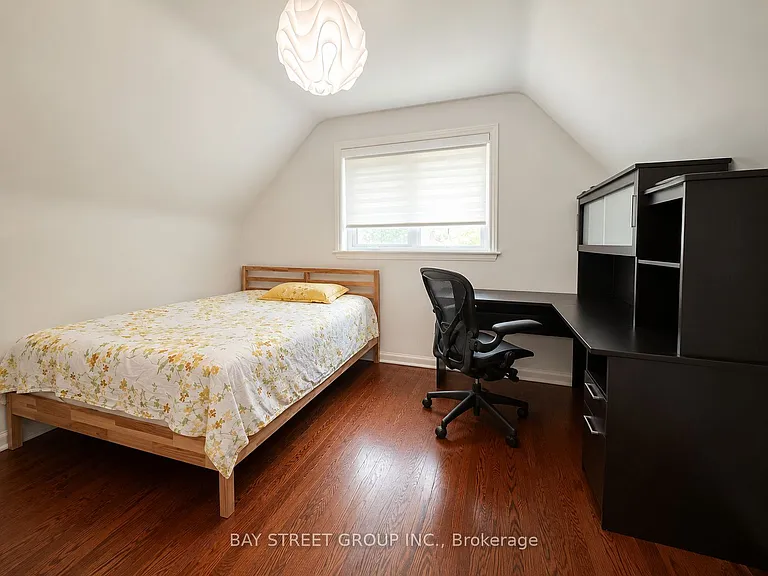 9 Glenborough Park Cres — Photo 8