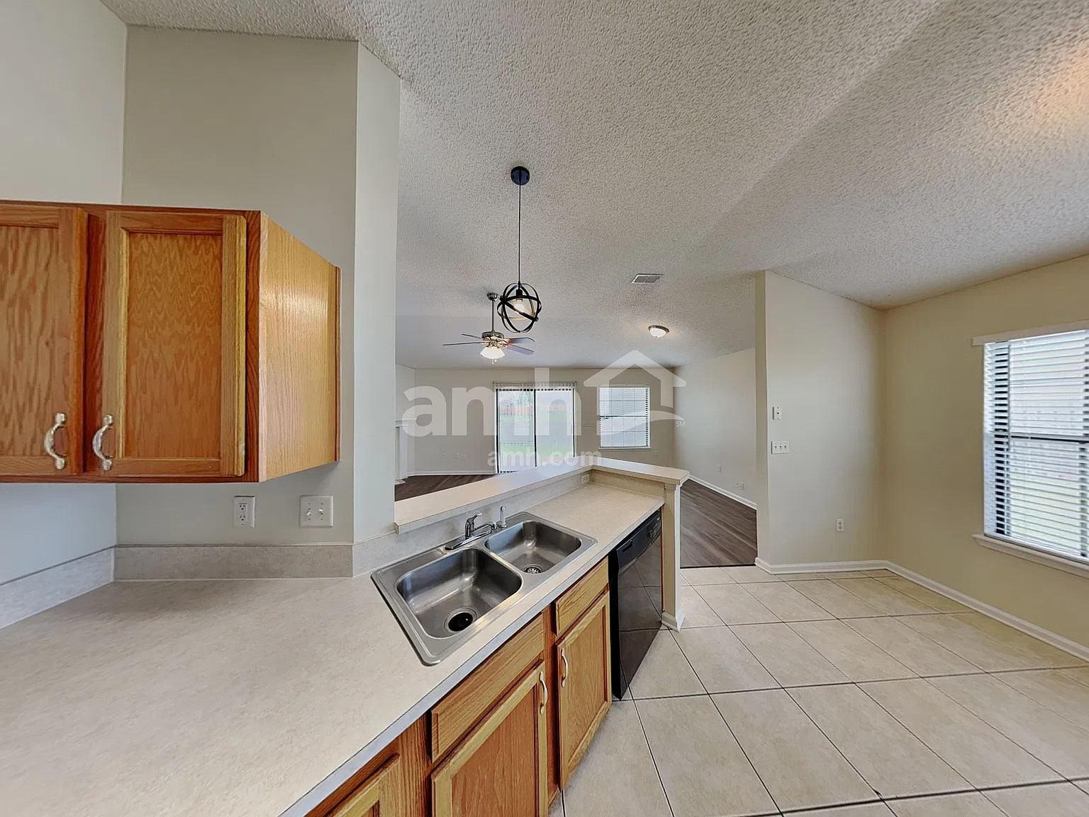 3 bed, 2.0 bath, 1465 sqft, $1,845 — Photo 4