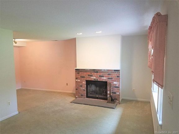 5th image of 4 Fallawater Ct Unit 4
