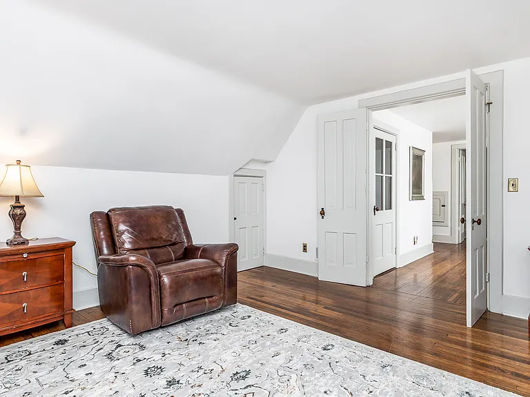 1155 Grove Ter — Photo 24