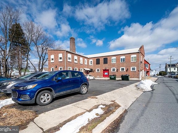 3rd image of 102 S Richmond St
