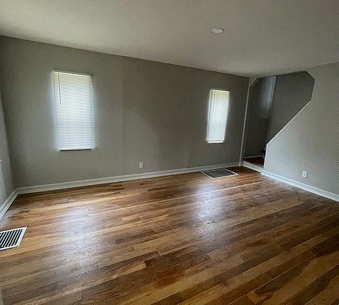 2nd image of 33 Hartwell Ct