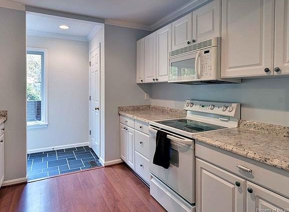 2nd image of 40 2133 S Henry St #40