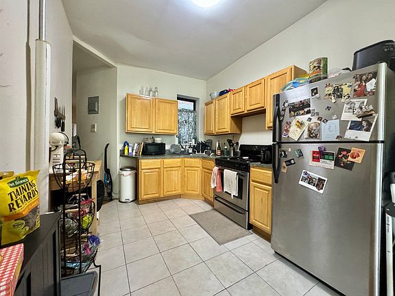 3rd image of 79 Underhill Ave APT 1R
