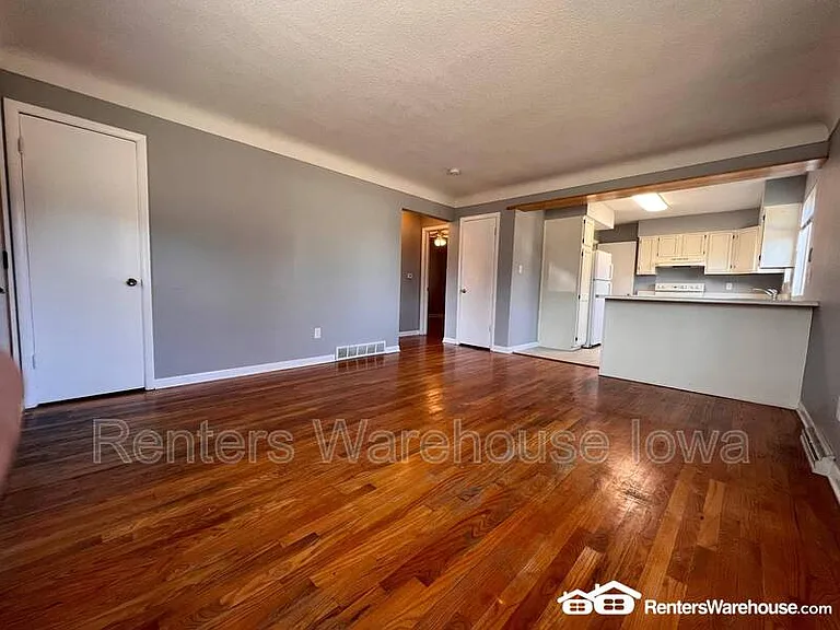 802 SW 3rd St — Photo 4