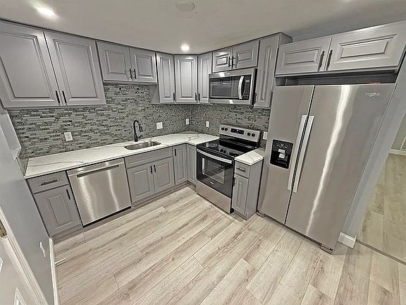 4th image of 6 W Summer St Unit 3