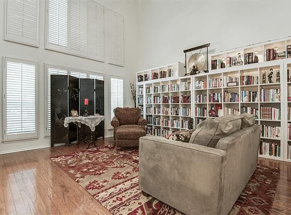 3rd image of 2064 Camelot Dr
