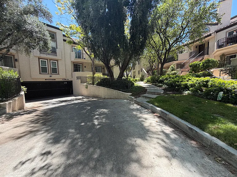 24111 Del Monte Dr #3 — Photo 32