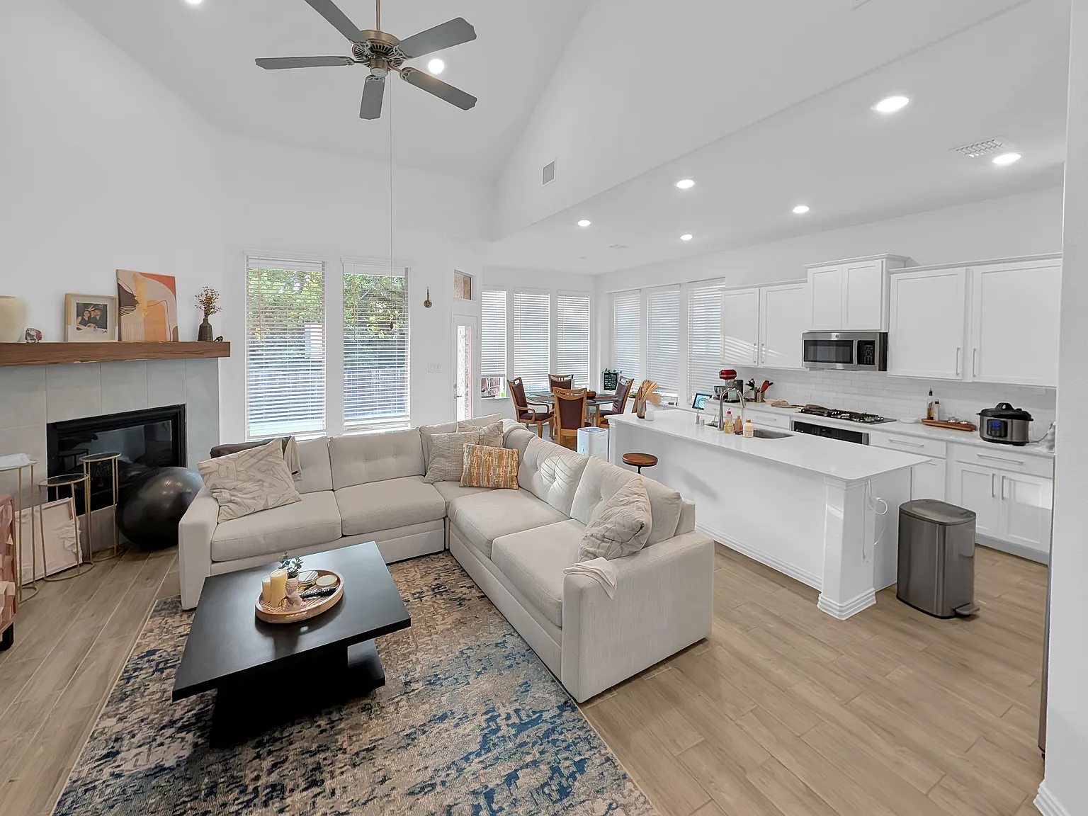 4 bed, 3181 sqft, $3,299 — Photo 3