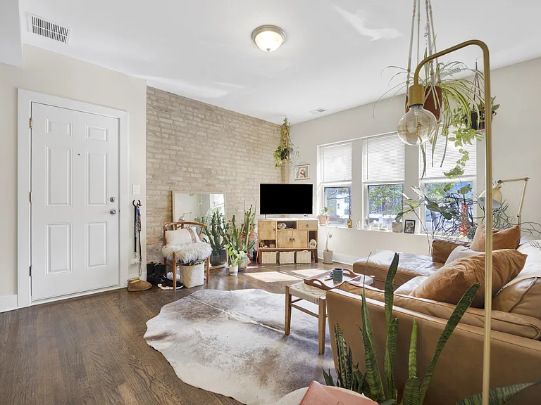 2442 N Kilbourn Ave #2 — Photo 3