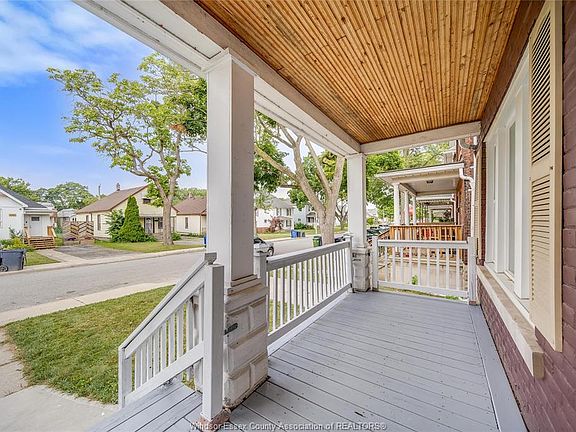 4th image of 392 Curry Ave