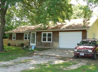 214 E Parkview St, Bolivar, MO 65613