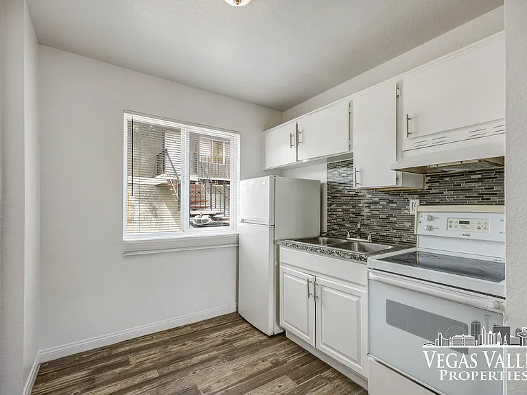 2605 Sherwood St — Photo 6