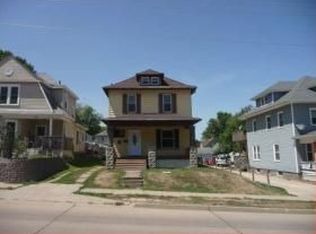 132 9th St, Silvis, IL 61282