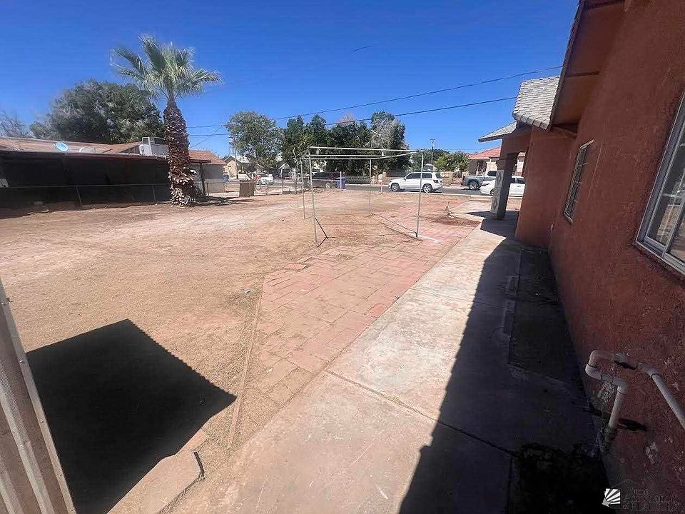 2nd image of 333 E Spring St