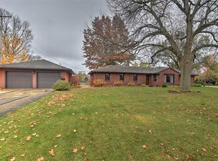11 Emerson Dr, Decatur, IL 62526