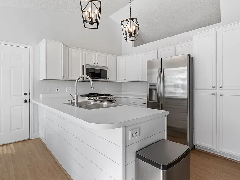 318 E Spyglass Dr — Photo 10