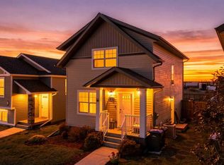 123 SW Hinshaw Dr, Sylvan Lake, AB T4S 0N3