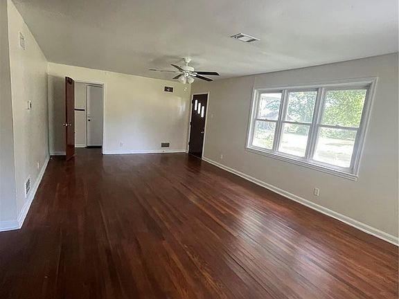 3rd image of 501 Lester St