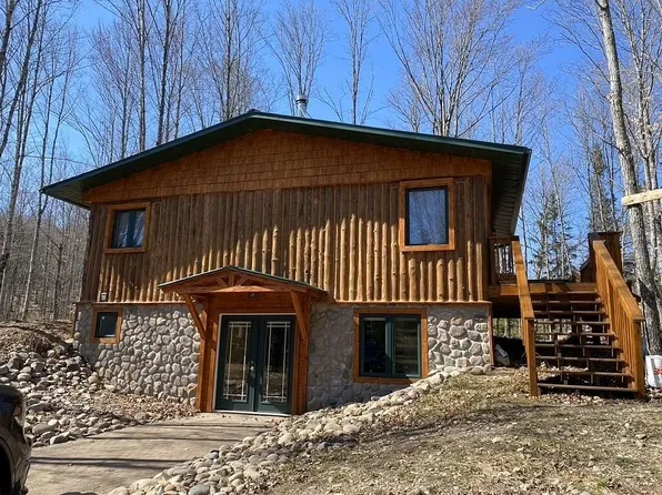 109 Birchfield Dr, Iron River, MI 49935