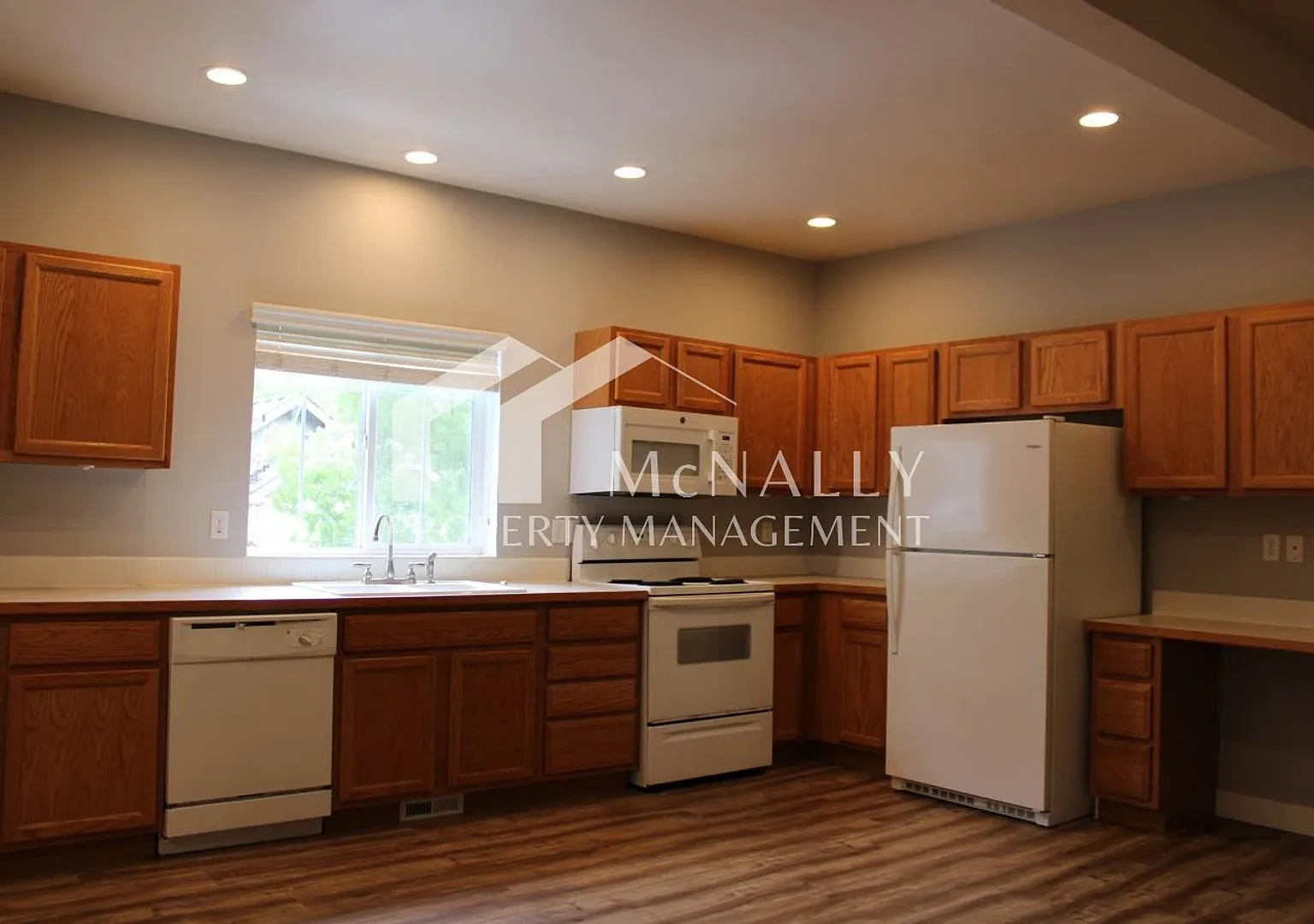 Spacious 3-Bedroom Home with Greenbelt Views & 2-Car Garage — Photo 4
