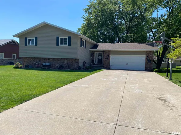 338 Harvester Rd, Canton, IL 61520