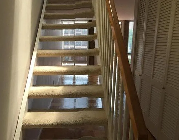 Starway to upstairs bedrooms