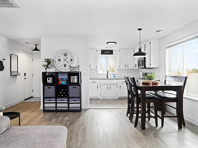 221 NE Steiger St #221 — Photo 5