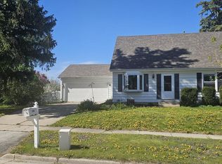 1505 Tomahawk Ln, Waukesha, WI 53186
