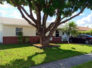 560 SW 81st Ter, Pompano Beach, FL 33068