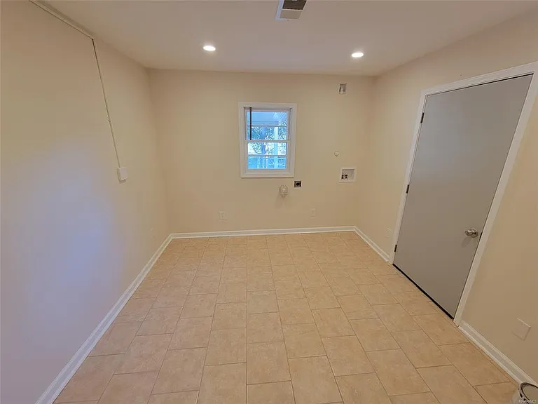 950 Karen Rd — Photo 17