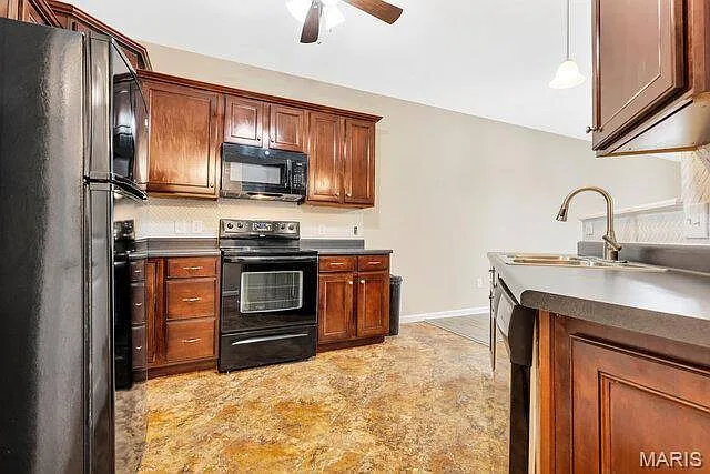 115 Saint James Ct — Photo 6