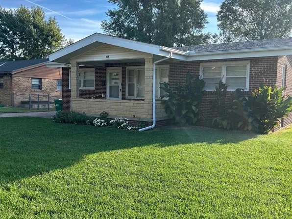 150 S Sunset Ave, Haysville, KS 67060