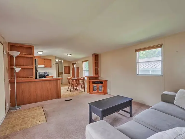 206 Lacona Ln — Photo 2