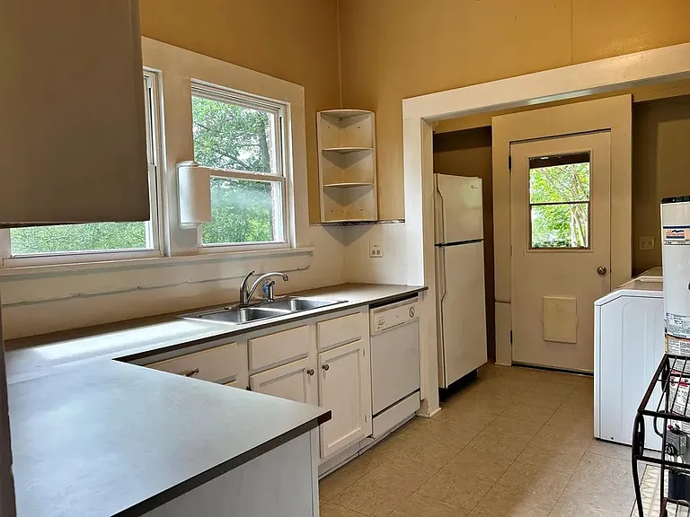 1303 Wilson St — Photo 4