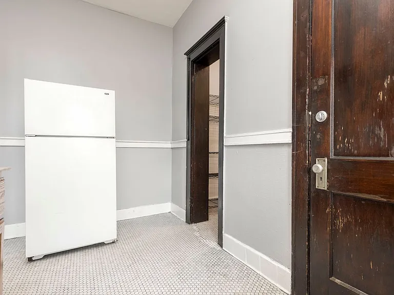 Cavalier Apartments — Photo 24