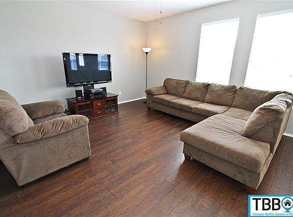 4th image of 804 Sugar Brook Dr