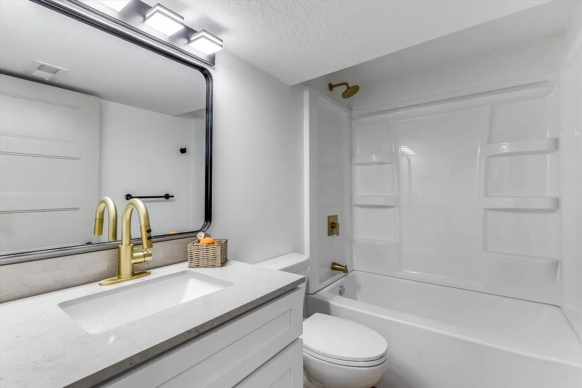 6 bed, 2650 sqft, $2,595 — Photo 3
