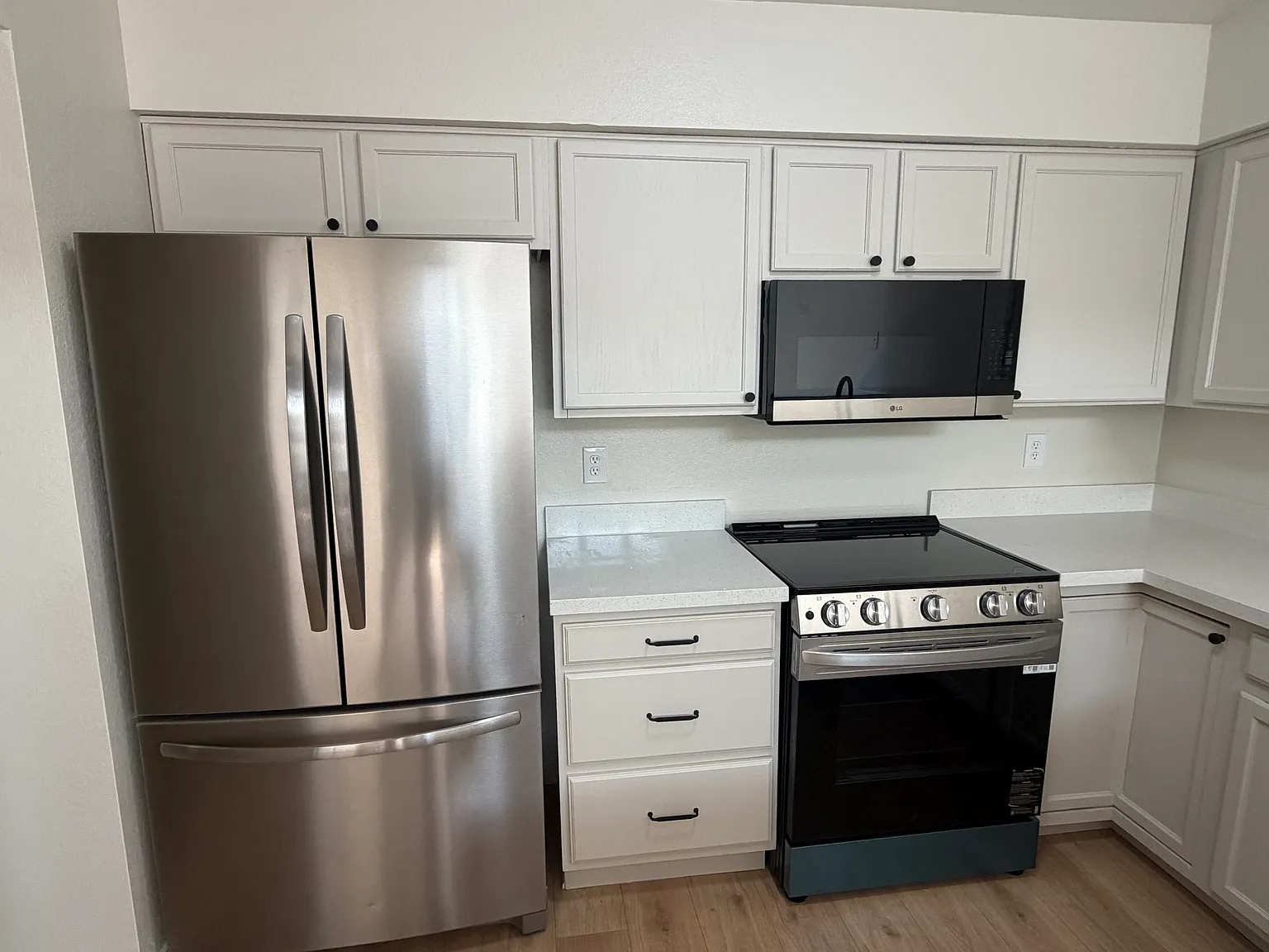 3 bed, 1254 sqft, $1,999 — Photo 3